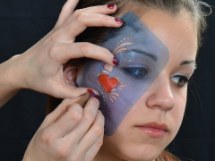 Hogyan készíts kézügyesség nélkül arcfestést? [Arcfestő sablonok használata]