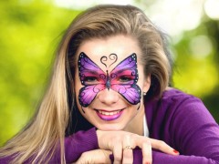 Készíts elbűvölő lila pillangós arcfestést [Arcfestés lépésről lépésre]